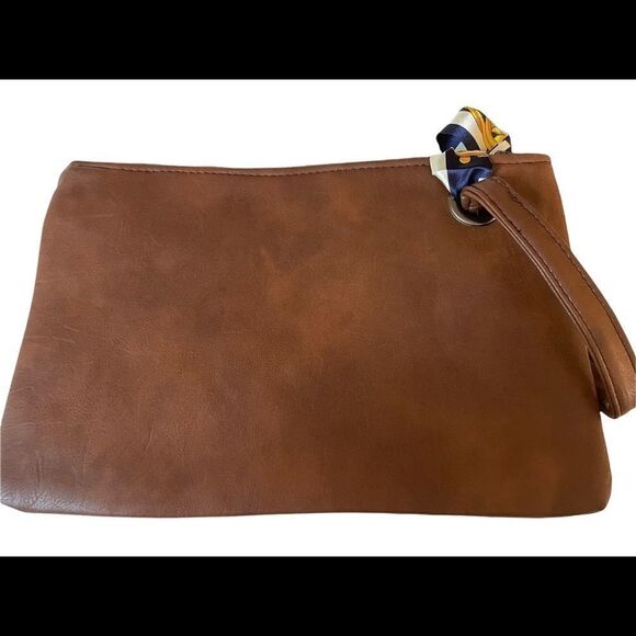 LEATHER OVERSIZED CLUTCH IN BROWN - Picture 4 of 4